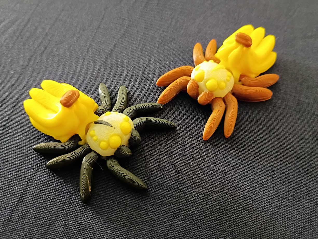 Banana Spider Hatchling — Flexi Magnet Pal